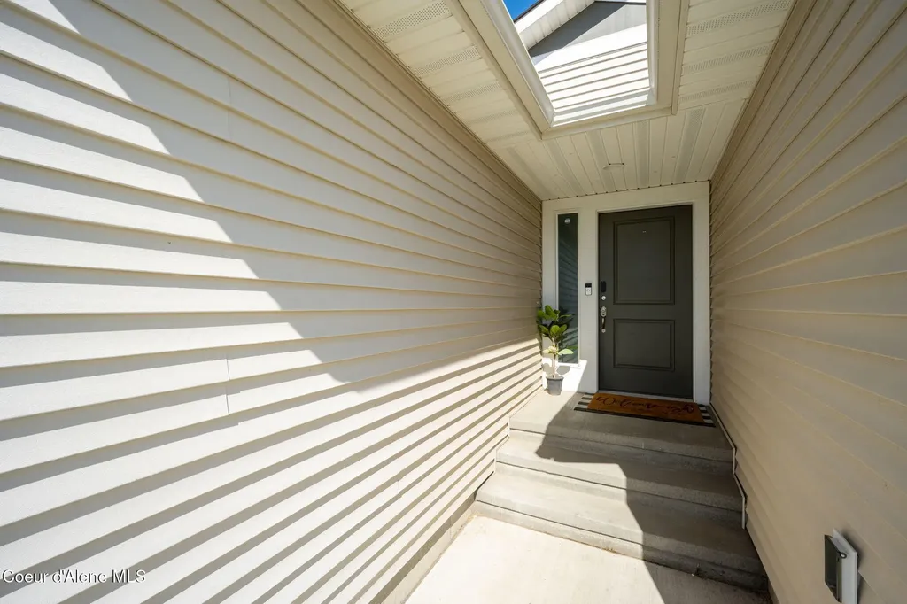 9852 N Berkshire Street Hayden ID 83835