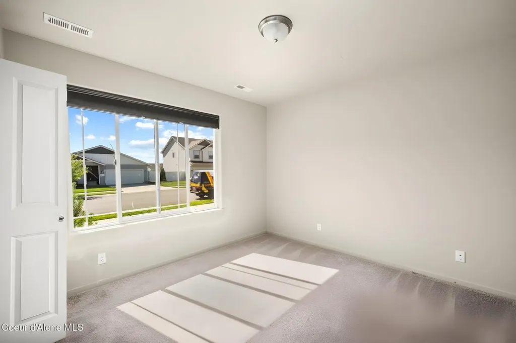 9852 N Berkshire Street Hayden ID 83835