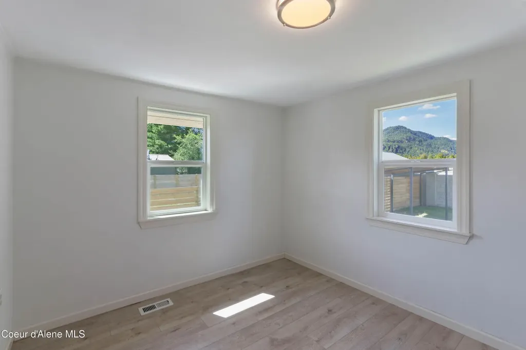 632 Roberson Way Sandpoint ID 83864