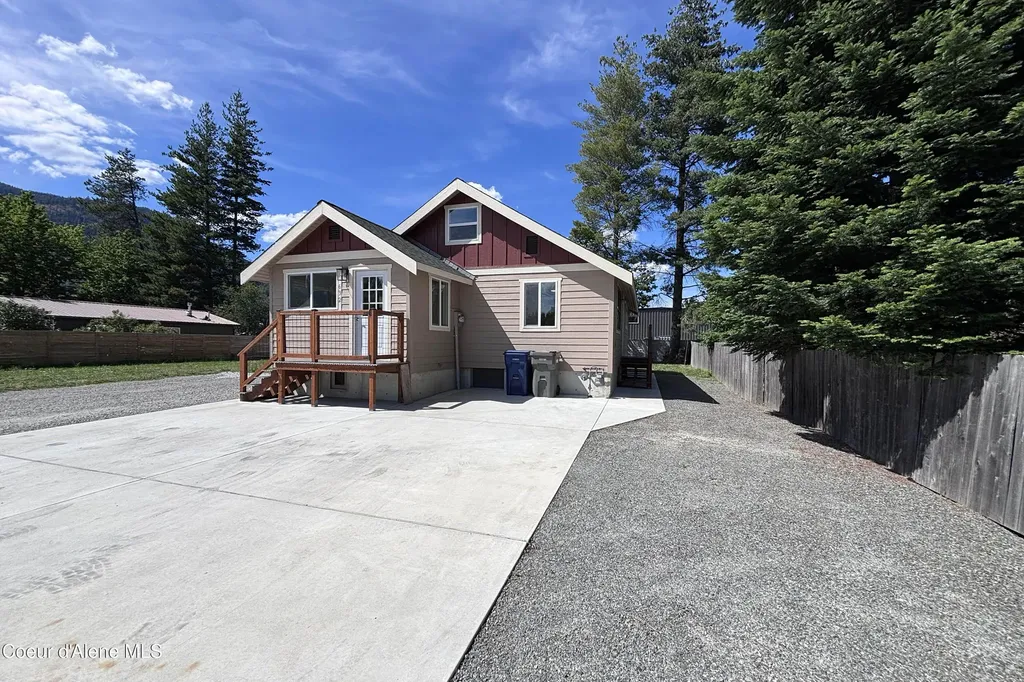 632 Roberson Way Sandpoint ID 83864