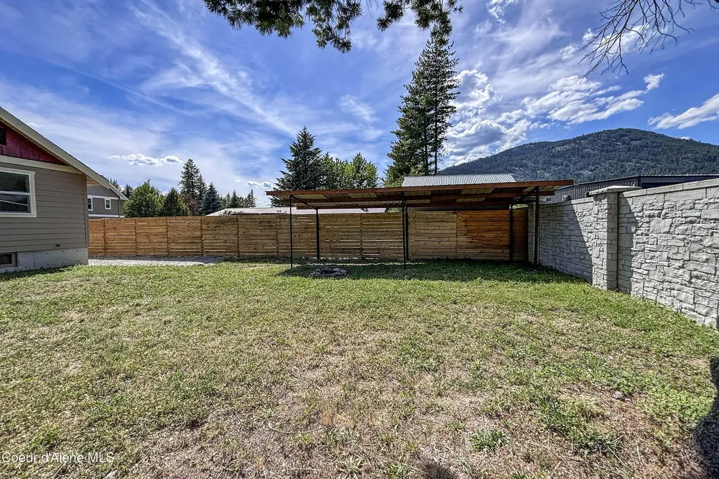 632 Roberson Way Sandpoint ID 83864