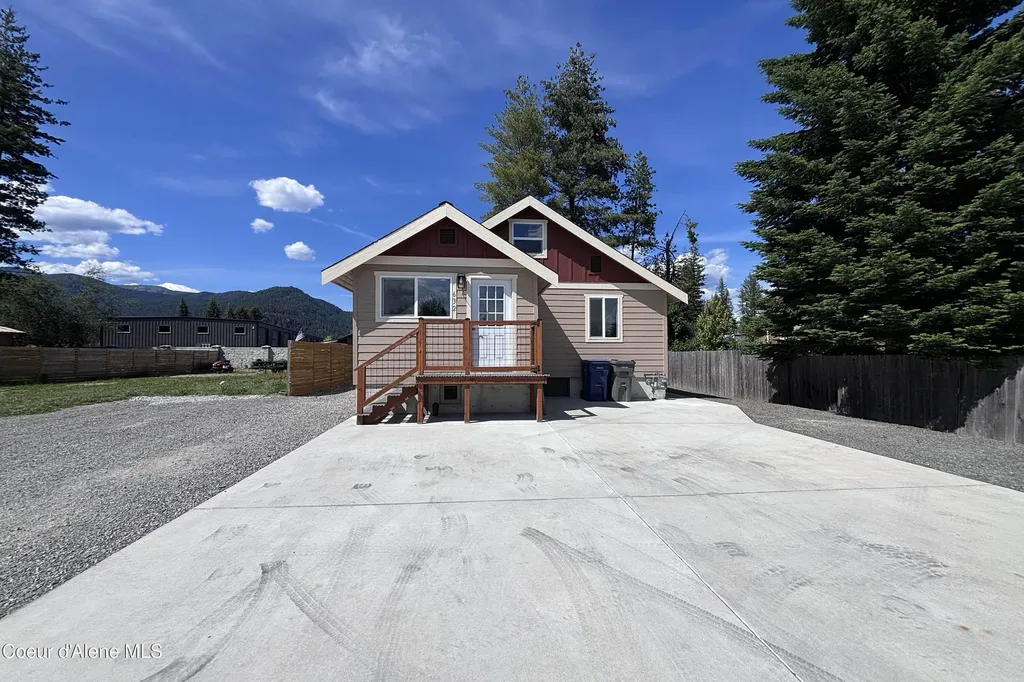 632 Roberson Way Sandpoint ID 83864