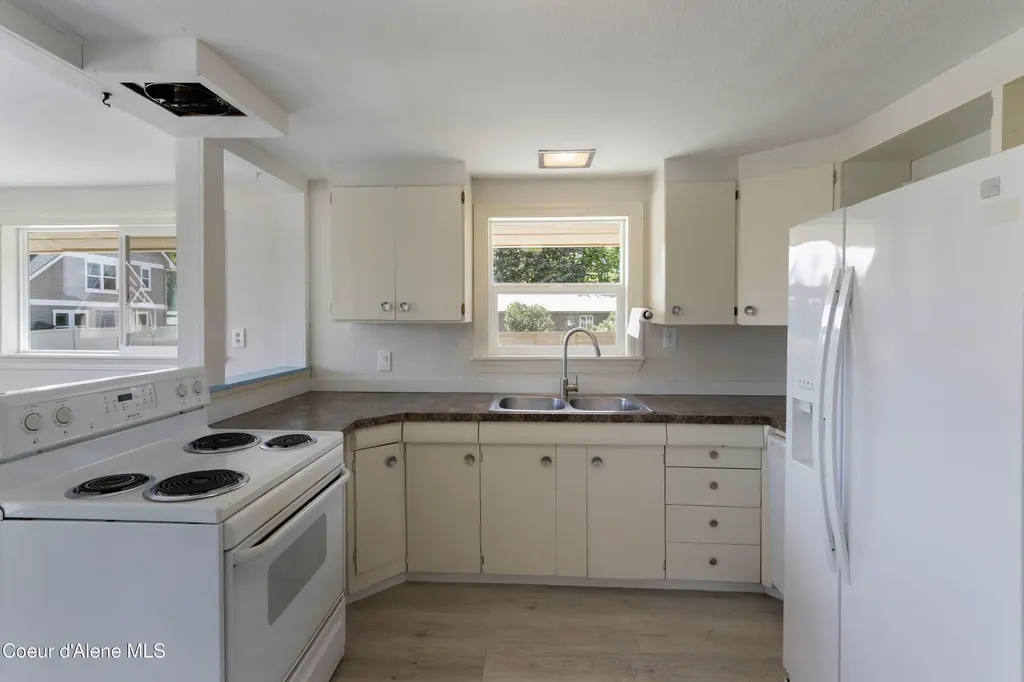 632 Roberson Way Sandpoint ID 83864