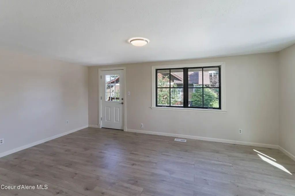 632 Roberson Way Sandpoint ID 83864
