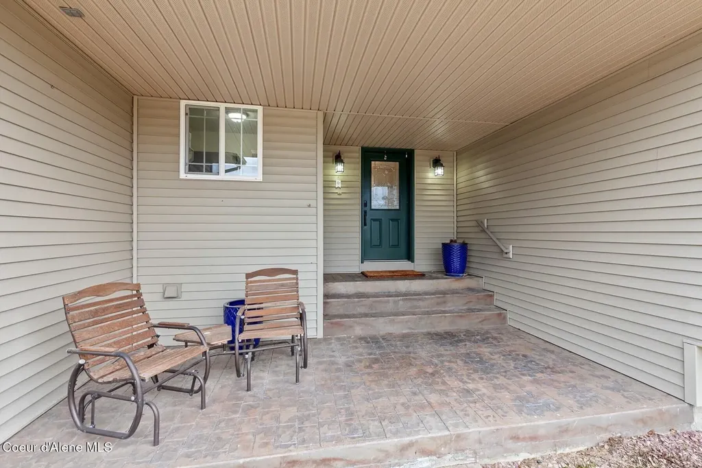 11074 W Riverview Drive Post Falls ID 83854