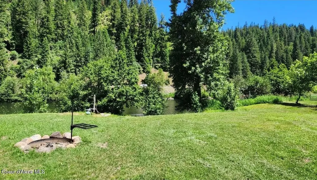 568 W Riverside Drive St. Maries ID 83861