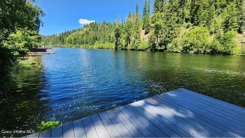 568 W Riverside Drive St. Maries ID 83861