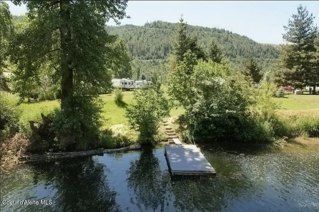 568 W Riverside Drive St. Maries ID 83861