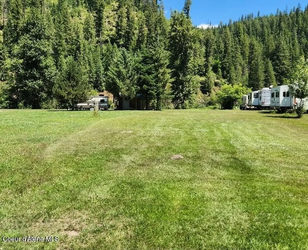568 W Riverside Drive St. Maries ID 83861