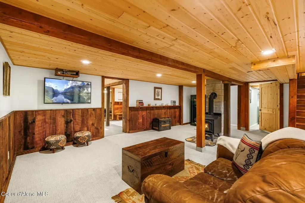 5250 Highway 2 Priest River ID 83856
