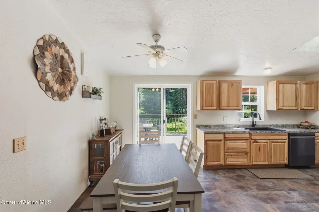 4374 E Timberland Road Athol ID 83801