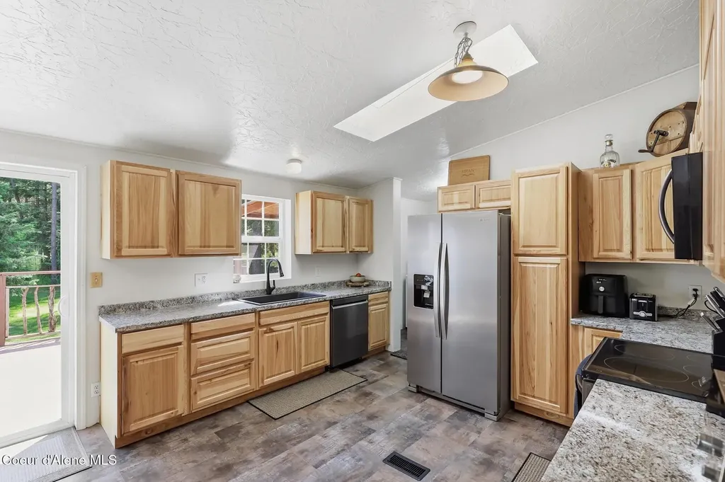 4374 E Timberland Road Athol ID 83801