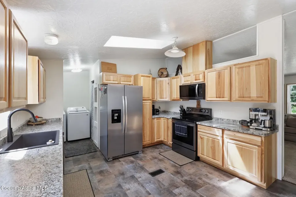 4374 E Timberland Road Athol ID 83801