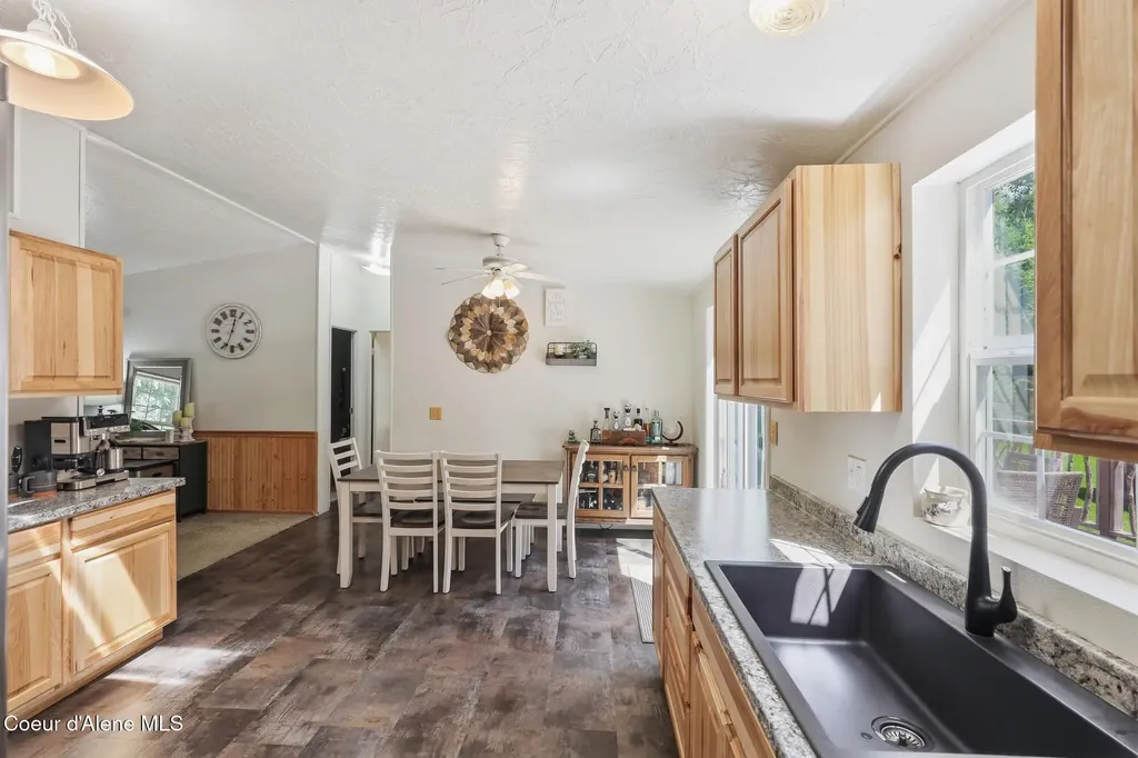 4374 E Timberland Road Athol ID 83801