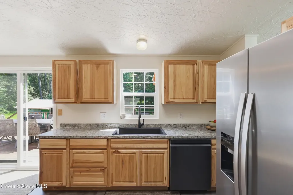4374 E Timberland Road Athol ID 83801