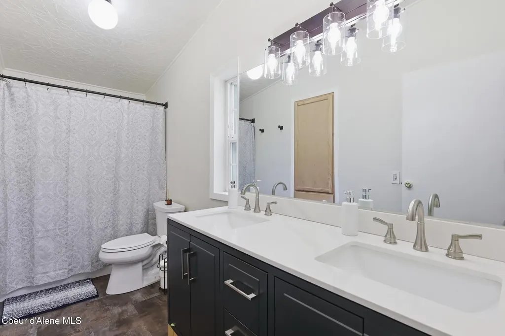 4374 E Timberland Road Athol ID 83801