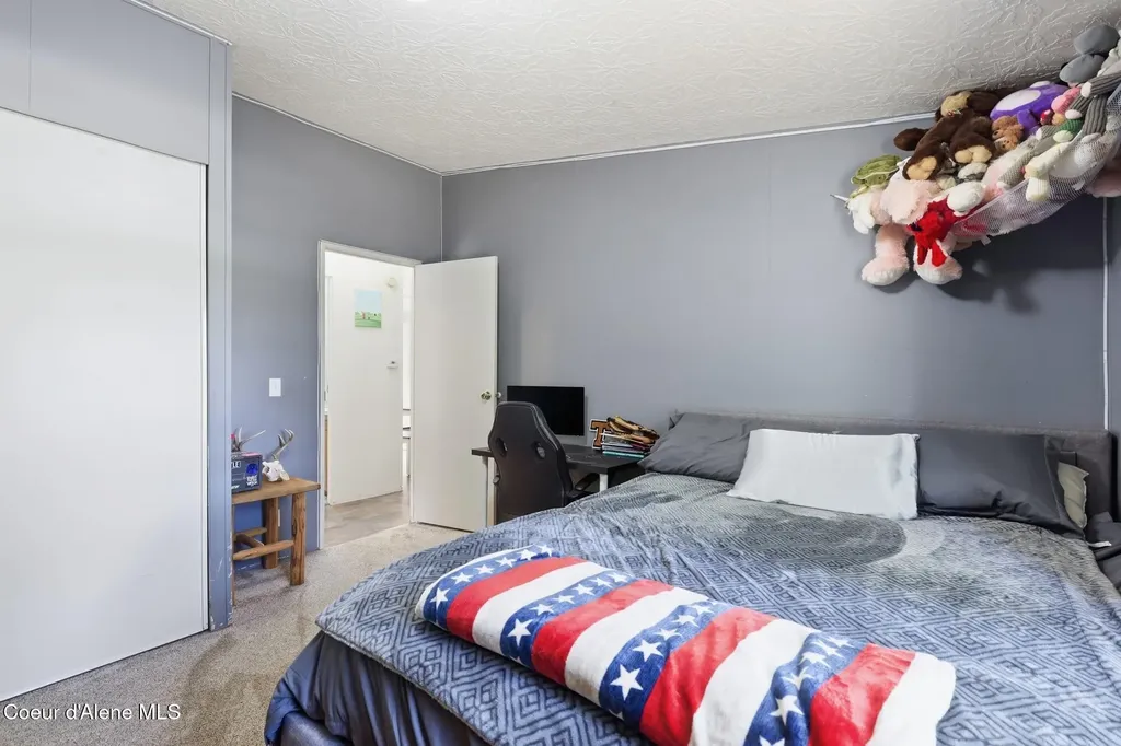 4374 E Timberland Road Athol ID 83801