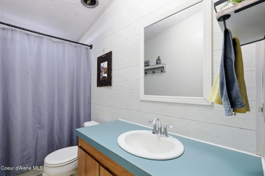 4374 E Timberland Road Athol ID 83801