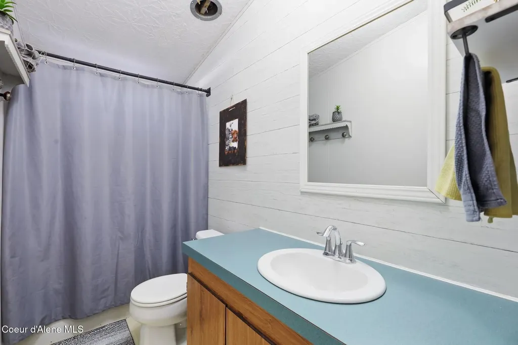 4374 E Timberland Road Athol ID 83801