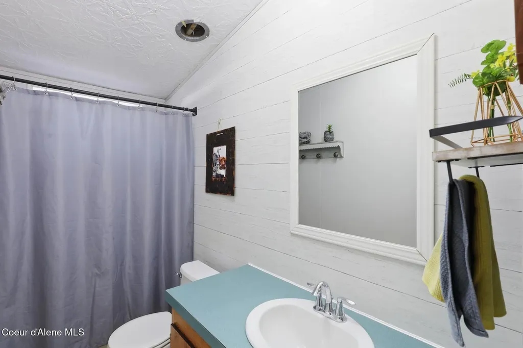 4374 E Timberland Road Athol ID 83801