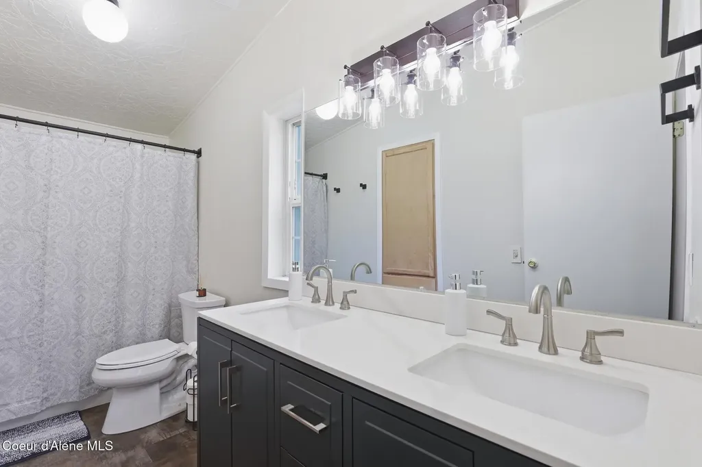 4374 E Timberland Road Athol ID 83801