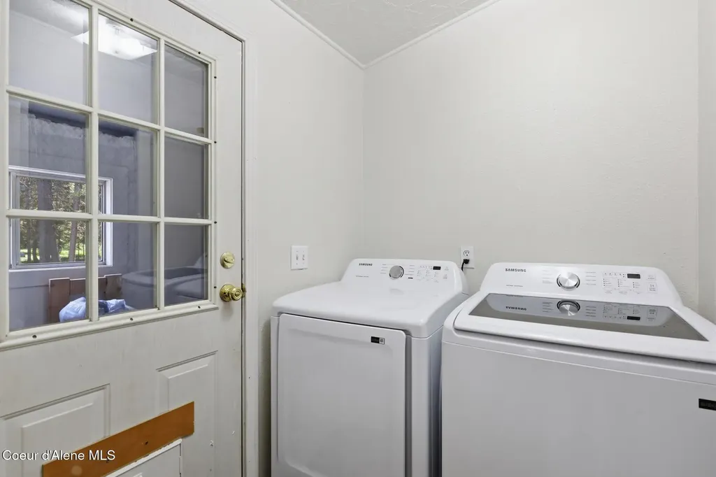 4374 E Timberland Road Athol ID 83801