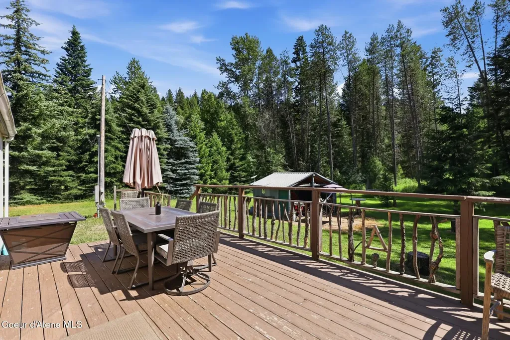 4374 E Timberland Road Athol ID 83801