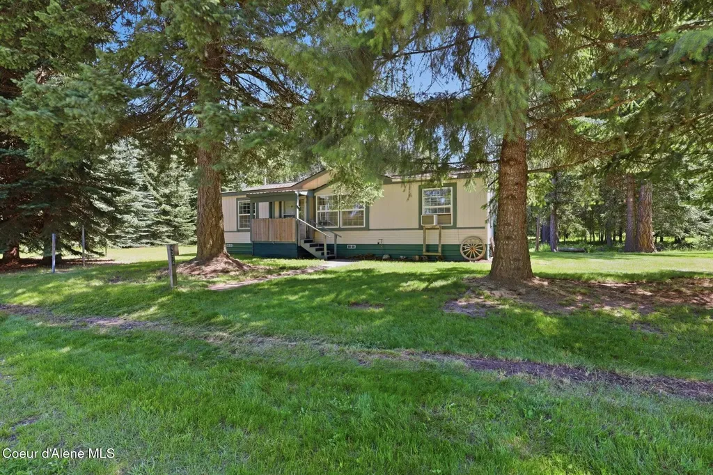 4374 E Timberland Road Athol ID 83801