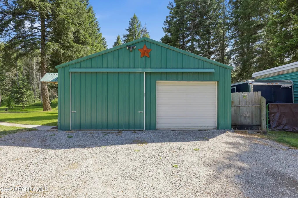 4374 E Timberland Road Athol ID 83801