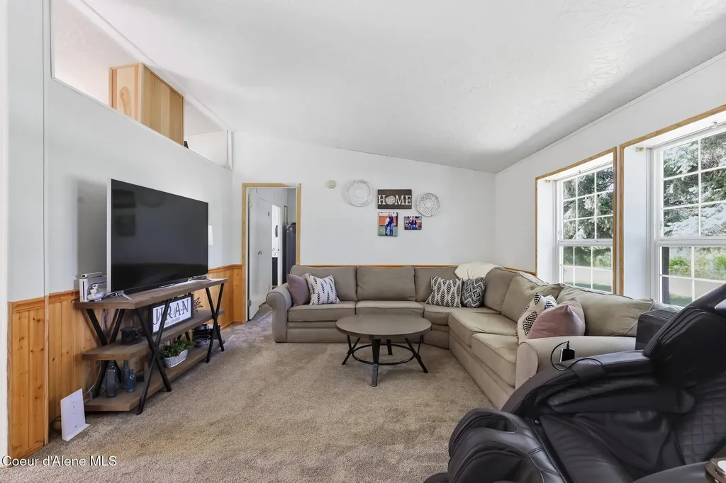 4374 E Timberland Road Athol ID 83801