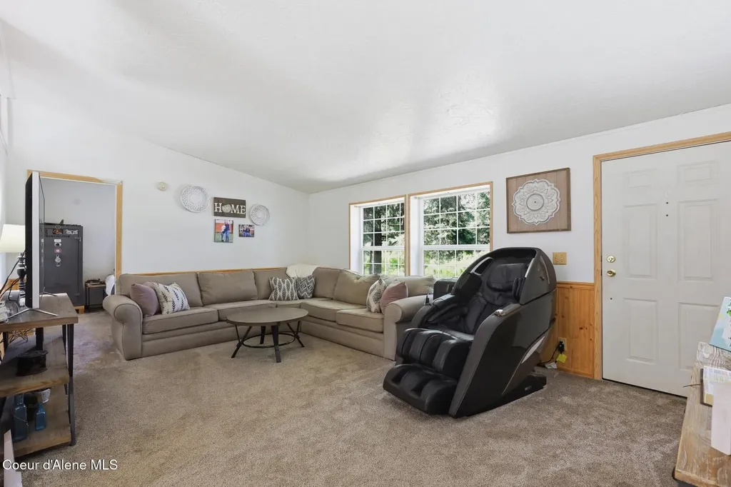 4374 E Timberland Road Athol ID 83801