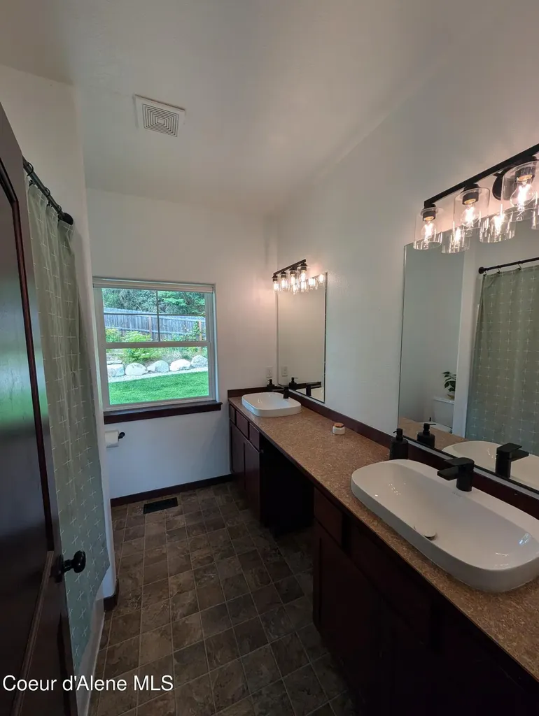 18192 W Spuler Lane Hauser ID 83854