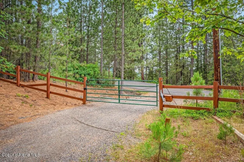 3018 S Signal Point Road Post Falls ID 83854