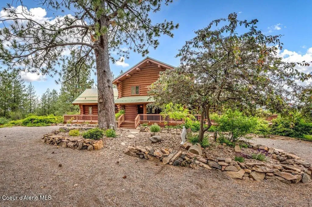 3018 S Signal Point Road Post Falls ID 83854