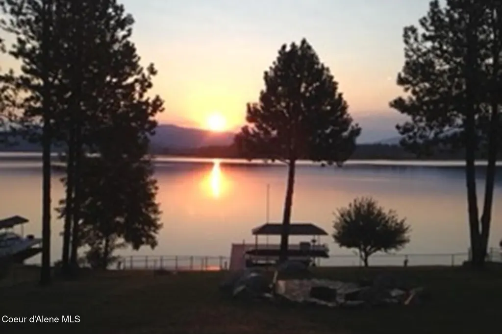 419 Campbell Point Road Laclede ID 83841