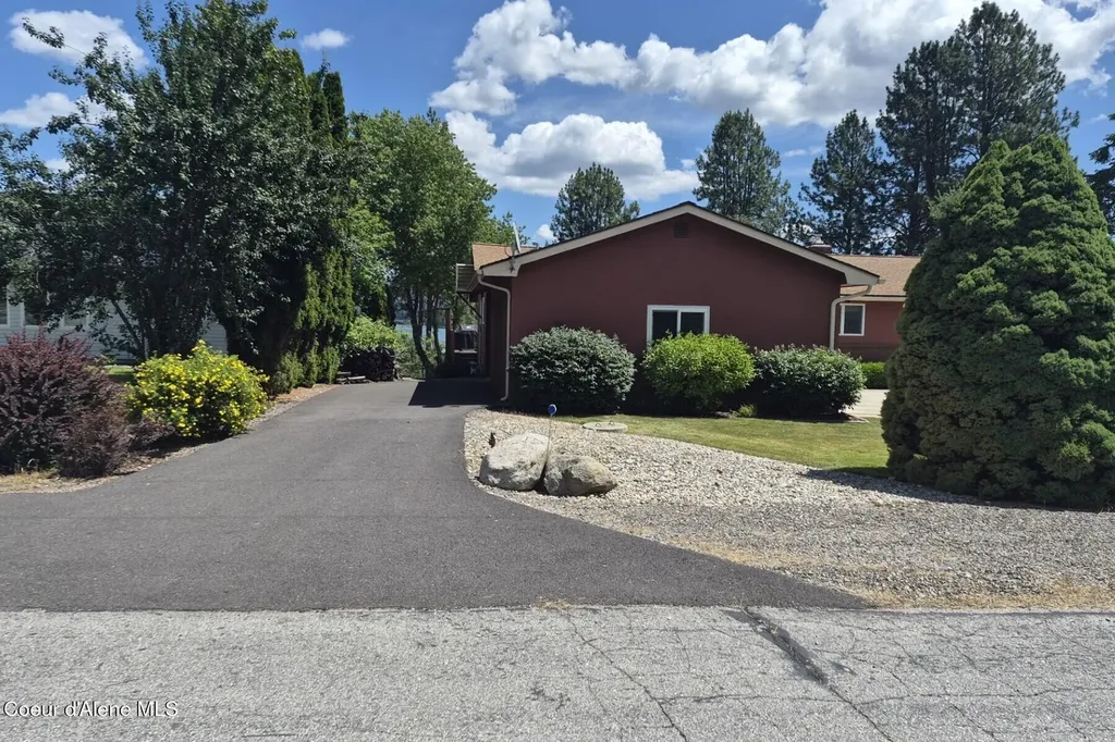 419 Campbell Point Road Laclede ID 83841