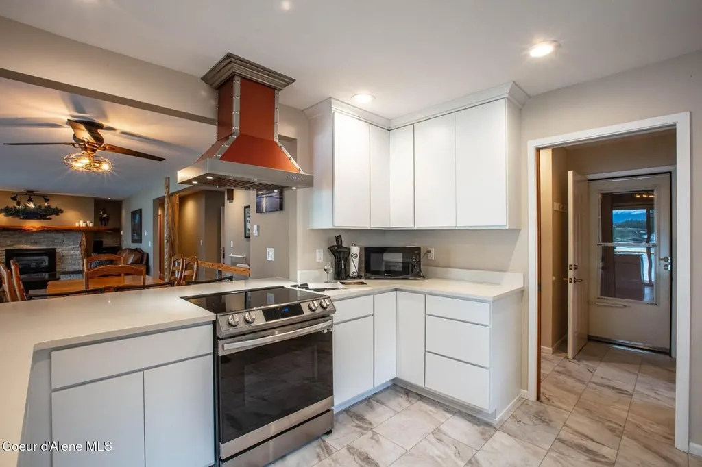 419 Campbell Point Road Laclede ID 83841
