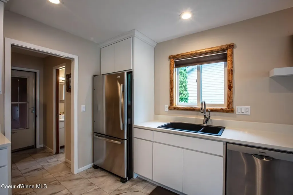 419 Campbell Point Road Laclede ID 83841