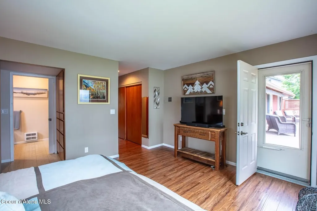 419 Campbell Point Road Laclede ID 83841