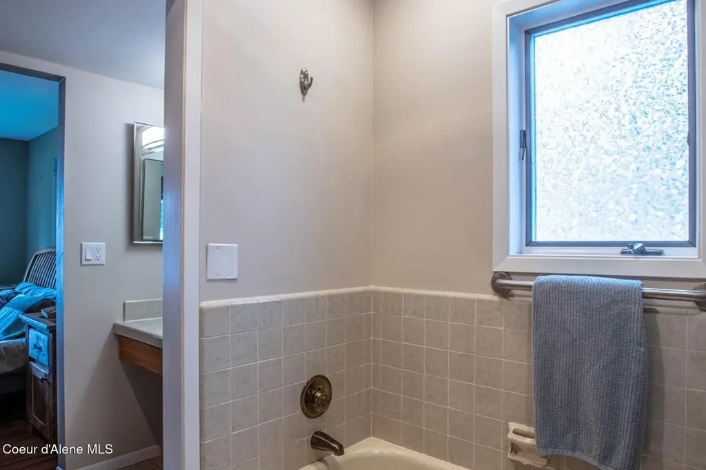 419 Campbell Point Road Laclede ID 83841