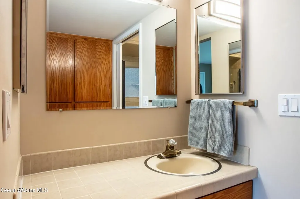 419 Campbell Point Road Laclede ID 83841