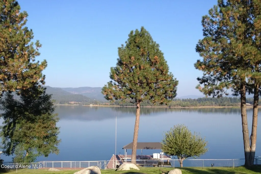 419 Campbell Point Road Laclede ID 83841