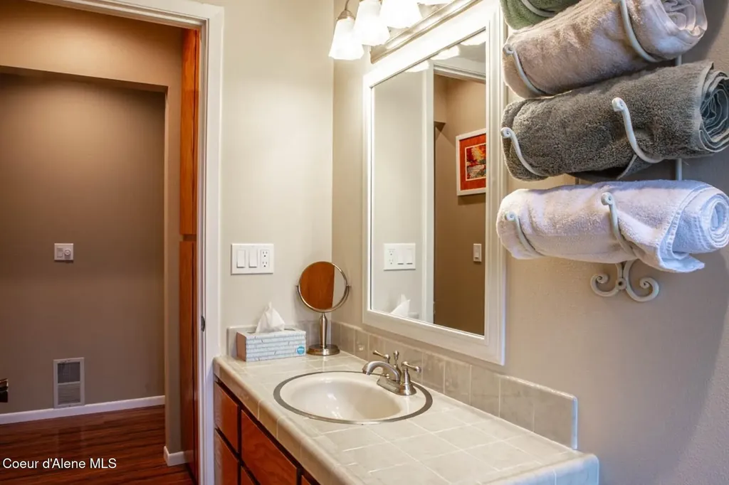 419 Campbell Point Road Laclede ID 83841