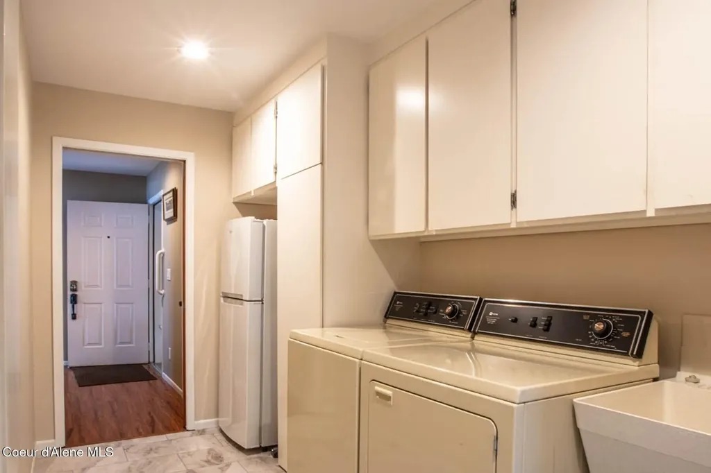 419 Campbell Point Road Laclede ID 83841