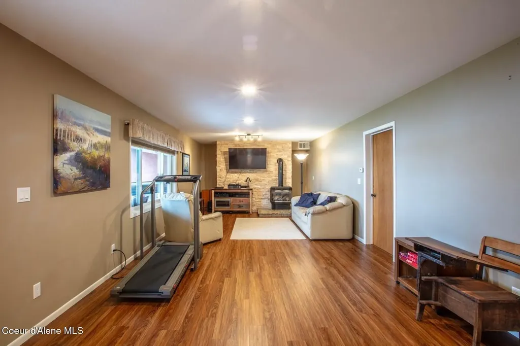419 Campbell Point Road Laclede ID 83841