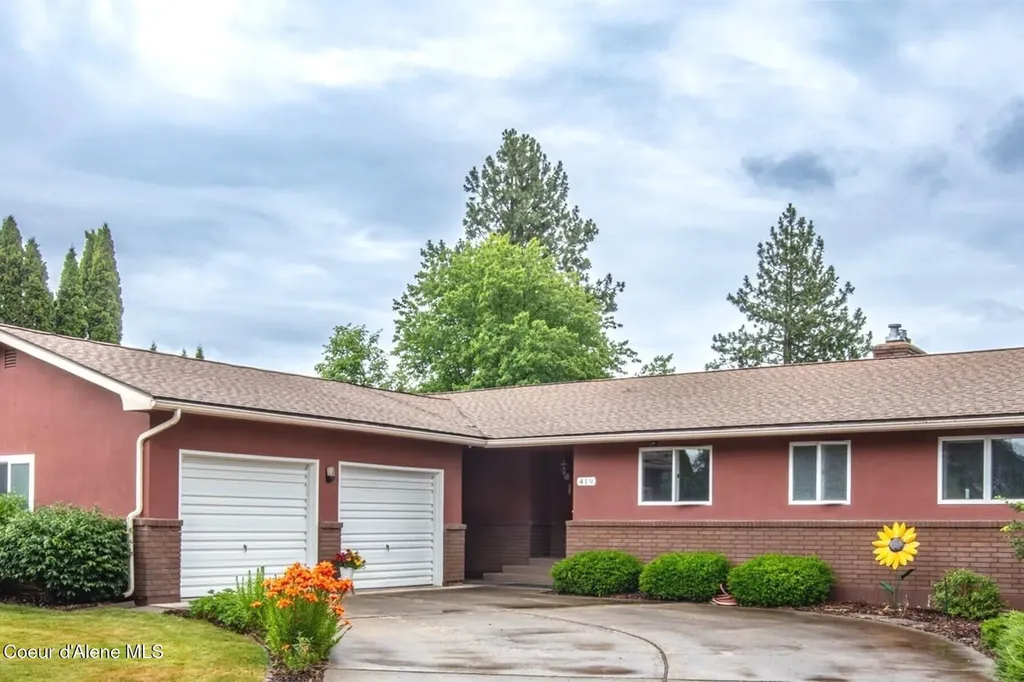 419 Campbell Point Road Laclede ID 83841