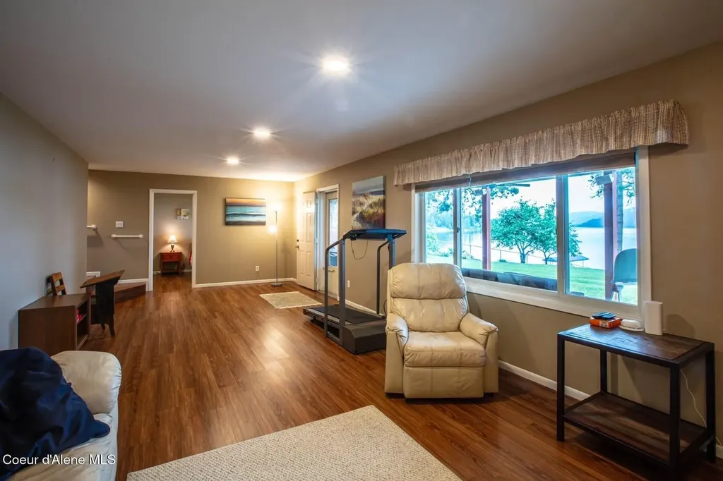 419 Campbell Point Road Laclede ID 83841