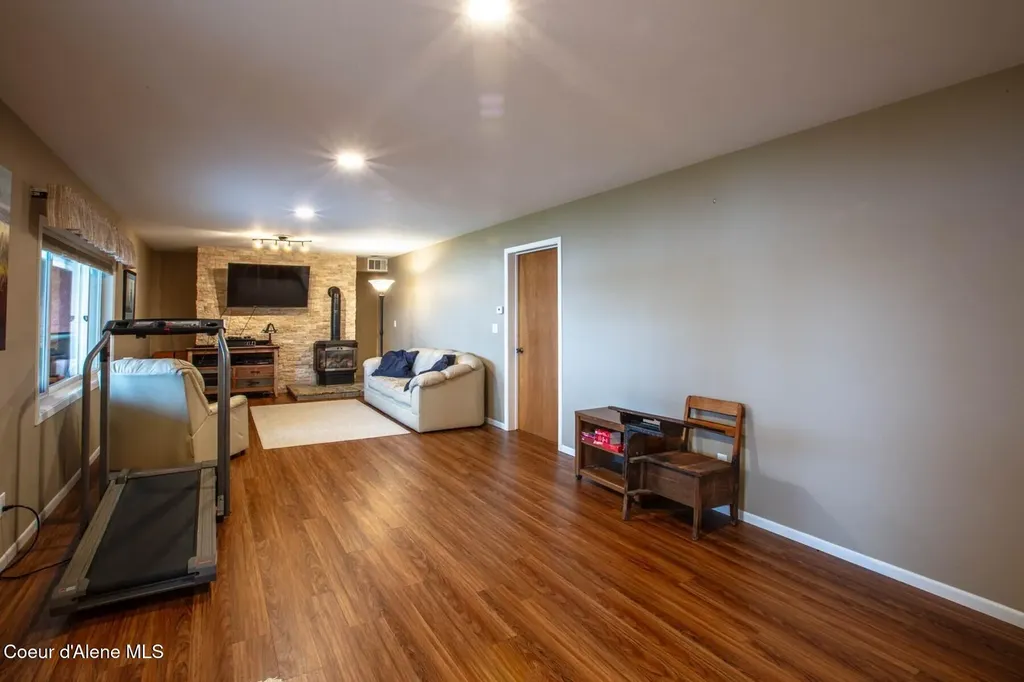419 Campbell Point Road Laclede ID 83841
