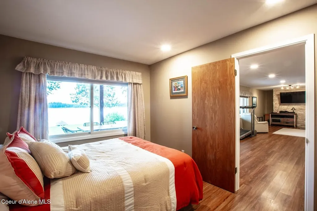 419 Campbell Point Road Laclede ID 83841
