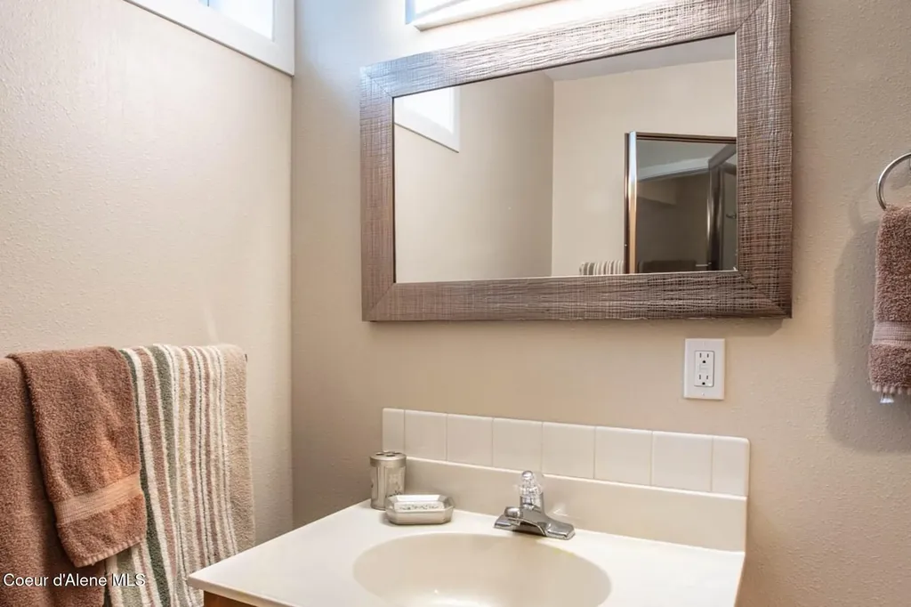 419 Campbell Point Road Laclede ID 83841